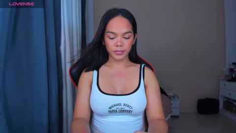 caroline_east online show from October 16, 2025, 4:52 pm