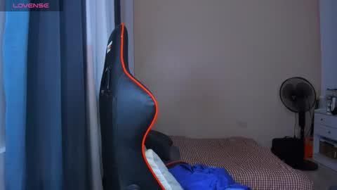 caroline_east online show from October 22, 2025, 5:45 pm