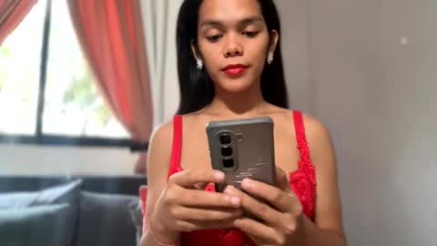 caroline_east online show from April 15, 2026, 1:23 am