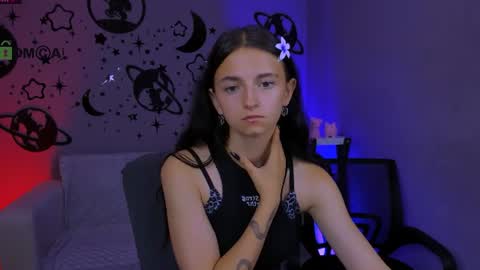 Snapshot of caroline_honeyy chatting on July 6, 2026, 10:01 am Caroline online show from July 6, 2026, 10:01 am
