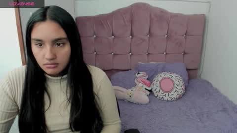 caroline_rodriguez_9 online show from November 3, 2025, 7:15 pm