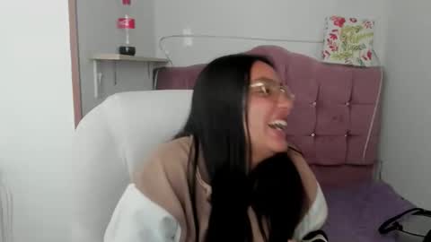 caroline_rodriguez_9 online show from December 14, 2025, 11:59 am