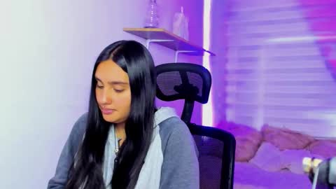 caroline_rodriguez_9 online show from January 9, 2026, 7:26 pm