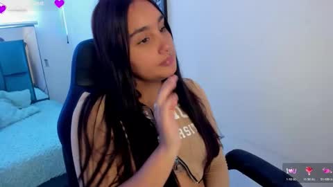 caroline_rodriguez_9 online show from February 3, 2026, 6:02 pm