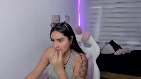 caroline_rodriguez_9 online show from May 30, 2026, 7:11 pm