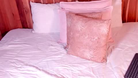 Snapshot of carolineejoness chatting on December 4, 2025, 9:23 pm Caroline online show from December 4, 2025, 9:23 pm