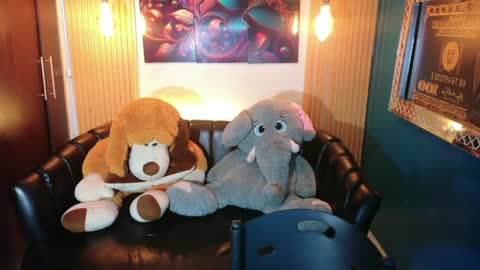 carolinejesh online show from May 24, 2026, 4:17 am