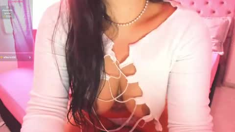 Caroline  online show from April 24, 2026, 2:52 pm