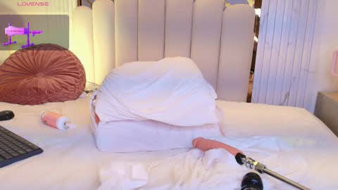 Carol Rivera  online show from January 5, 2025, 1:45 am