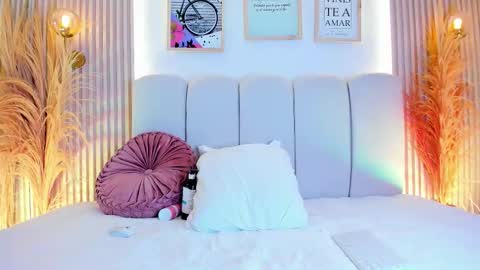 Carol Rivera  online show from October 31, 2025, 5:47 pm