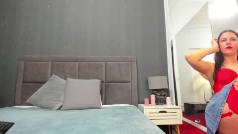 carolynnx online show from December 2, 2025, 6:08 am