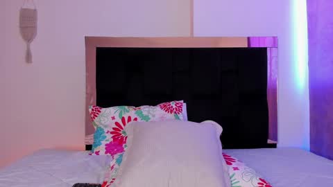 Caro  online show from December 8, 2024, 5:22 pm