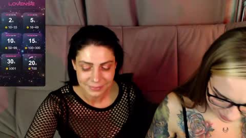 Snapshot of carrie_moonshine chatting on December 2, 2024, 11:51 pm Carrie online show from December 2, 2024, 11:51 pm