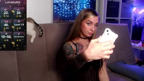 Snapshot of carrie_moonshine chatting on February 12, 2025, 9:33 pm Carrie online show from February 12, 2025, 9:33 pm