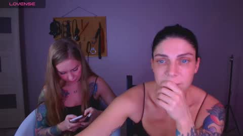 Snapshot of carrie_moonshine chatting on November 7, 2025, 7:25 pm Carrie online show from November 7, 2025, 7:25 pm