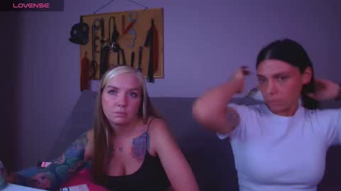 Snapshot of carrie_moonshine chatting on November 20, 2025, 6:40 pm Carrie online show from November 20, 2025, 6:40 pm