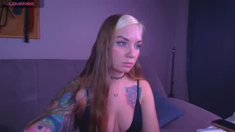 Snapshot of carrie_moonshine chatting on December 1, 2025, 6:57 pm Carrie online show from December 1, 2025, 6:57 pm