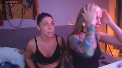 Snapshot of carrie_moonshine chatting on December 5, 2025, 6:59 pm Carrie online show from December 5, 2025, 6:59 pm