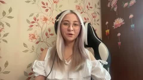 Mia online show from June 17, 2026, 10:39 am