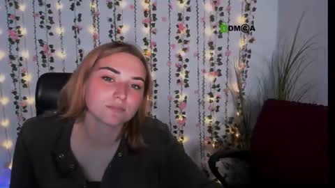 casey_meow_ online show from September 25, 2025, 1:04 pm