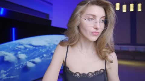 Seductress Cassia  FINDOM AND SADISM  NO NUDE online show from April 11, 2026, 4:33 pm