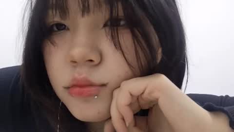 Mia online show from December 2, 2025, 6:14 pm