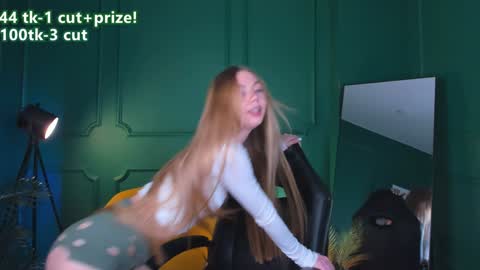 Hello my name is Cassie and my friend Nilo is also here online show from January 3, 2025, 9:58 am