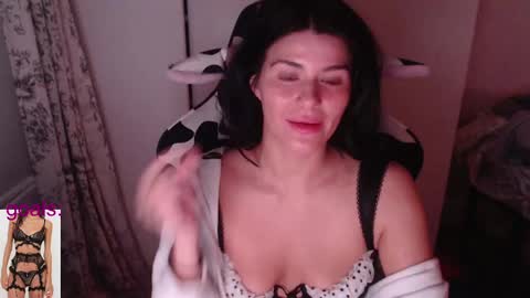 cassiealvarez online show from September 24, 2025, 4:05 am