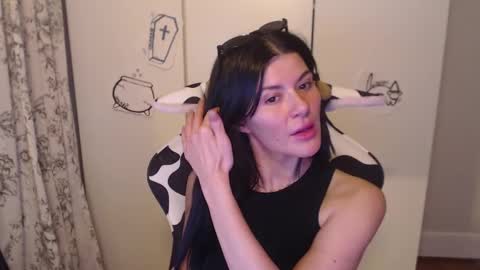 cassiealvarez online show from October 5, 2025, 12:09 am