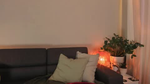  cassandra  online show from September 15, 2025, 4:51 pm