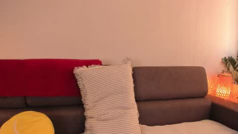  cassandra  online show from October 20, 2025, 12:05 pm