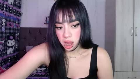 Mila online show from December 3, 2025, 5:26 am