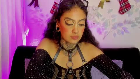 Cata green model independient online show from December 16, 2024, 10:45 pm