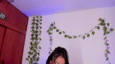 Cata green model independient online show from September 10, 2025, 8:20 pm