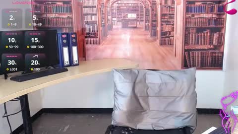 Queen Catalella online show from December 3, 2025, 4:09 am