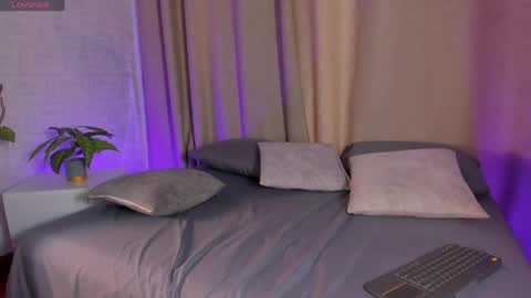 catalella_rouse online show from April 21, 2026, 8:34 pm