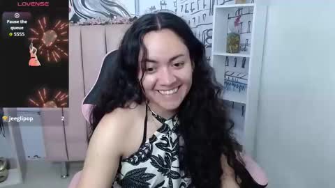cataleya_russors online show from November 19, 2025, 11:49 pm
