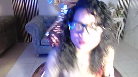 Catalina  online show from September 17, 2025, 1:02 pm