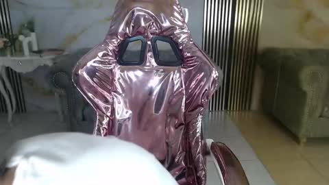 Catalina  online show from September 20, 2025, 1:12 pm