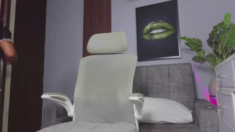 Snapshot of catalina_goddess chatting on June 20, 2026, 3:53 am catalina_goddess online show from June 20, 2026, 3:53 am