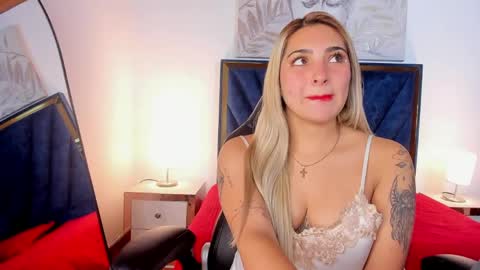 catalina_osorio online show from April 15, 2026, 11:39 am
