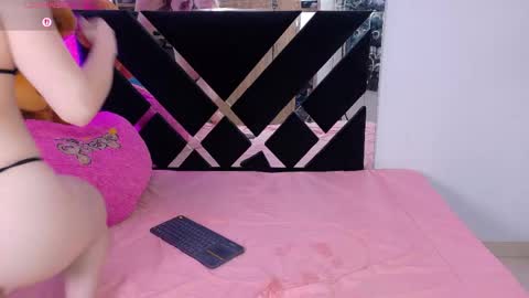 Catalina  online show from April 21, 2026, 11:18 pm