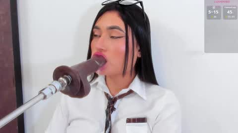 Catalina online show from December 5, 2025, 8:49 pm