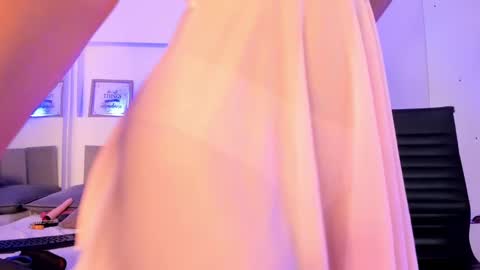 Catalina online show from February 28, 2025, 5:48 pm