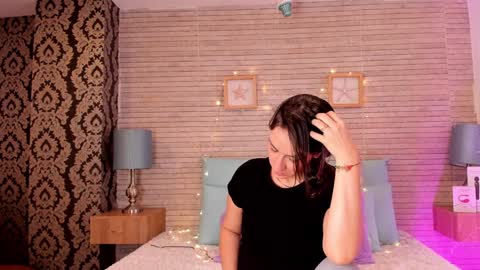 CatalinnaThompson online show from December 19, 2024, 11:50 am