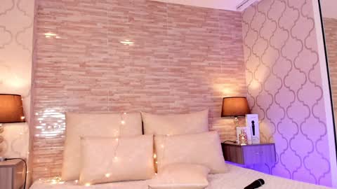 CatalinnaThompson online show from December 22, 2024, 4:06 pm