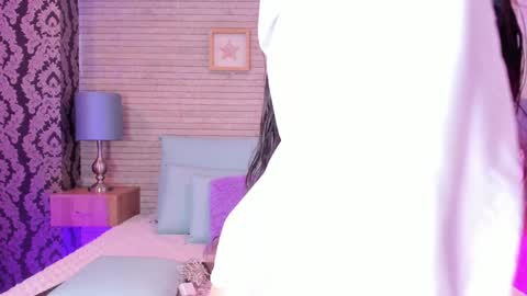 CatalinnaThompson online show from December 24, 2024, 12:00 pm