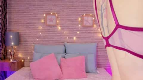 CatalinnaThompson online show from December 27, 2024, 12:01 pm