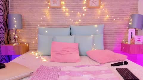 CatalinnaThompson online show from December 27, 2024, 3:04 pm