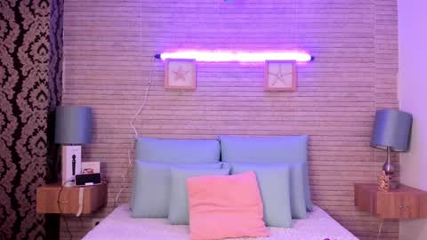 CatalinnaThompson online show from January 18, 2025, 11:54 am